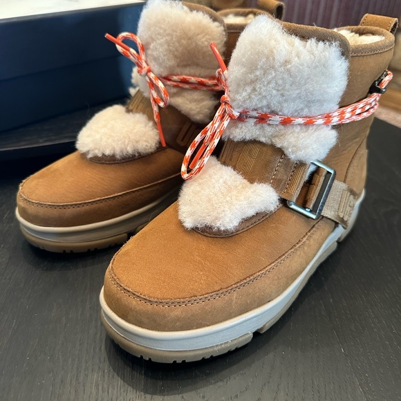 Ugg Women's Classic Weather Hiker Boots Chestnut size 6 - Picture 4 of 7